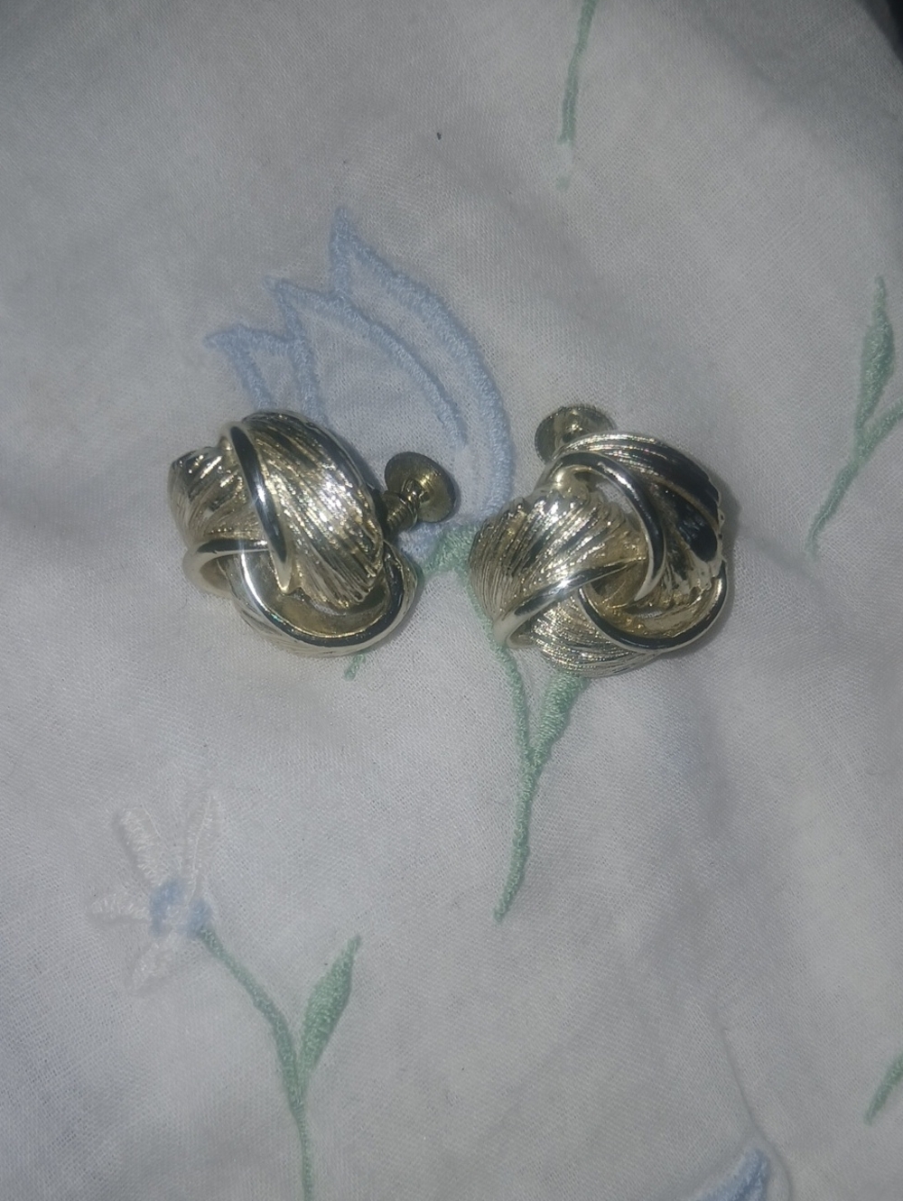 Lisner Jewelry Vintage 1950s Gold-Tone Knot Clip On Earrings Screw Back
